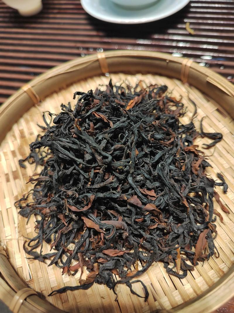 云南茶山的绿色瑰宝—普洱茶